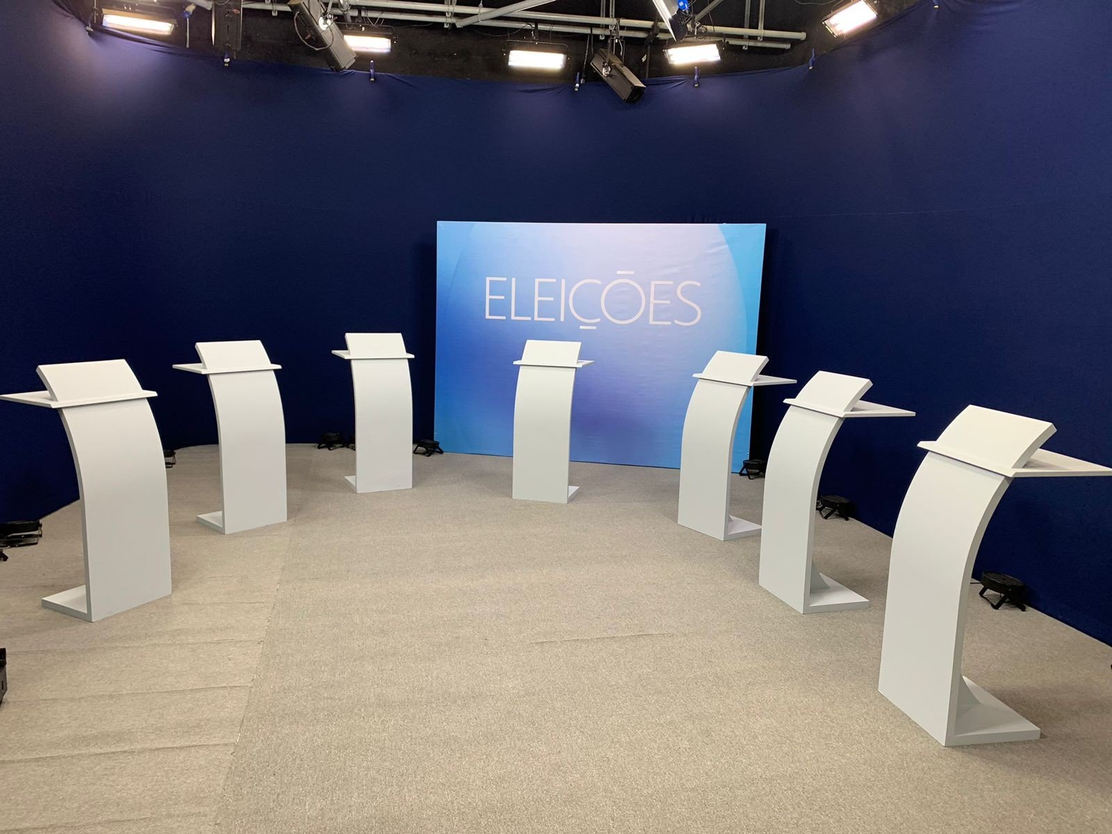 Debates reúnem candidatos a governador em todo o Brasil