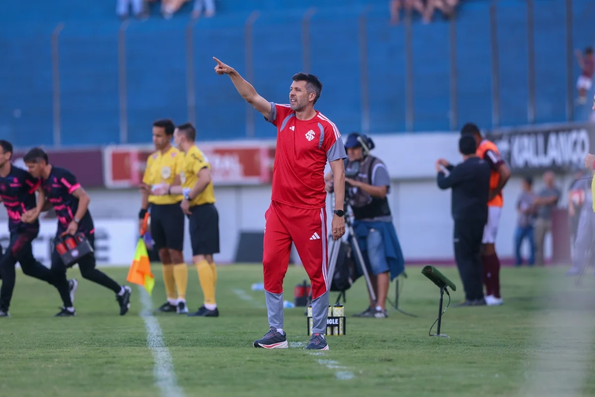 Inter demite Pezzolano e chega a 18 trocas em 2026