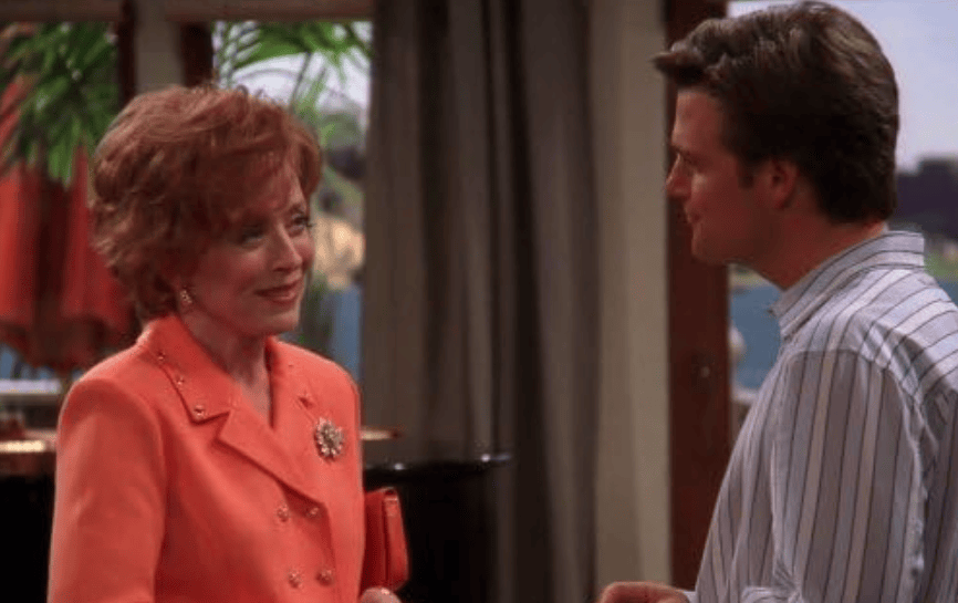 Holland Taylor na série "Dois Homens e Meio" (2003) • Reprodução/IMDb