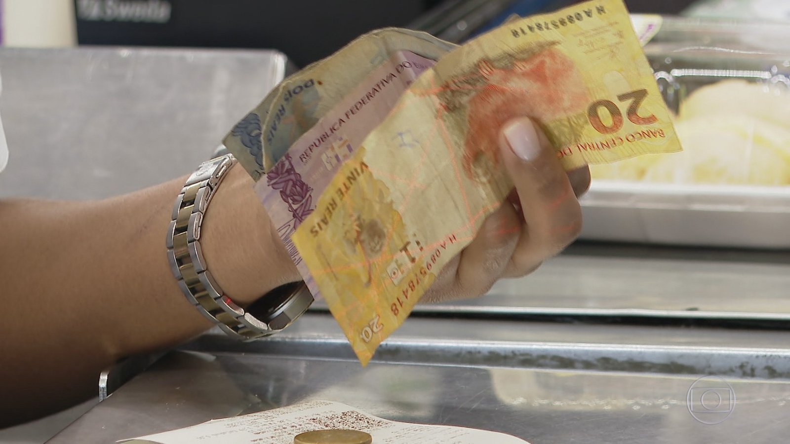 Inadimplência e endividamento das famílias são recorde em setembro, informa Banco Central