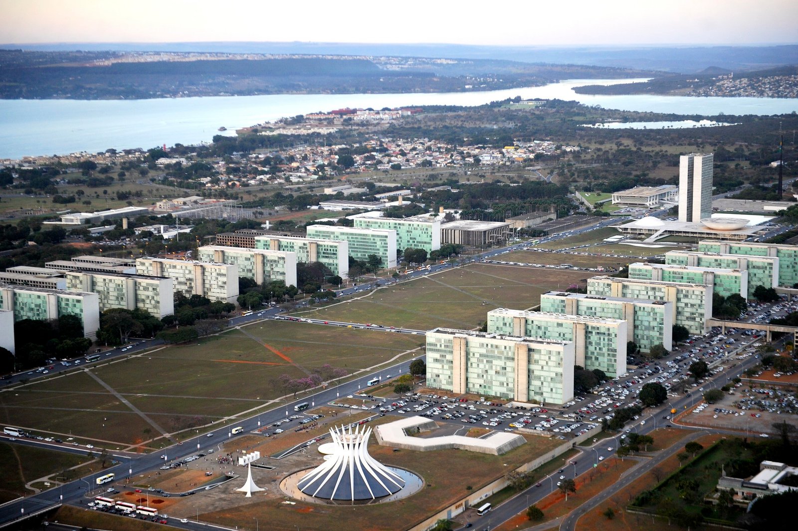 Governo federal transfere ponto facultativo do Dia do Servidor Público para 30 de outubro