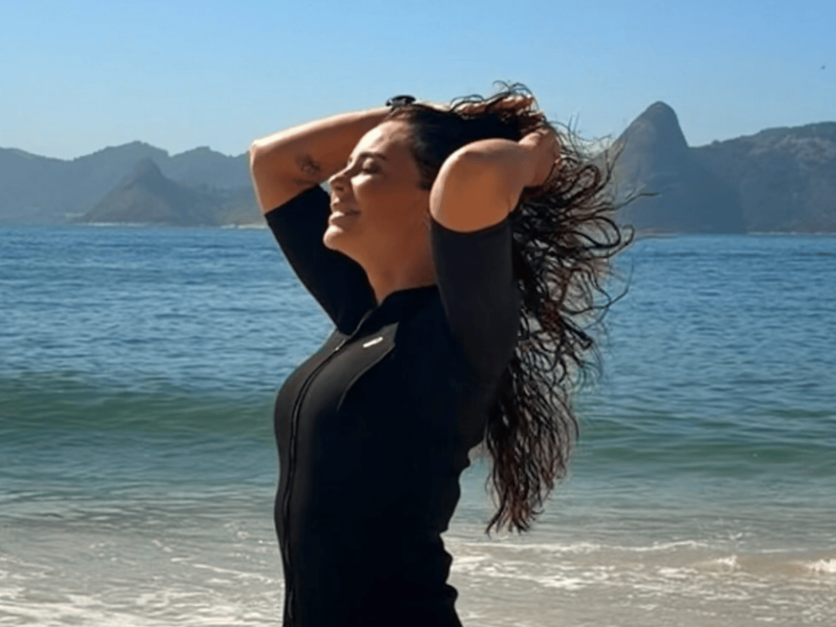 Paolla Oliveira compartilha álbum de fotos e faz alfinetada para haters