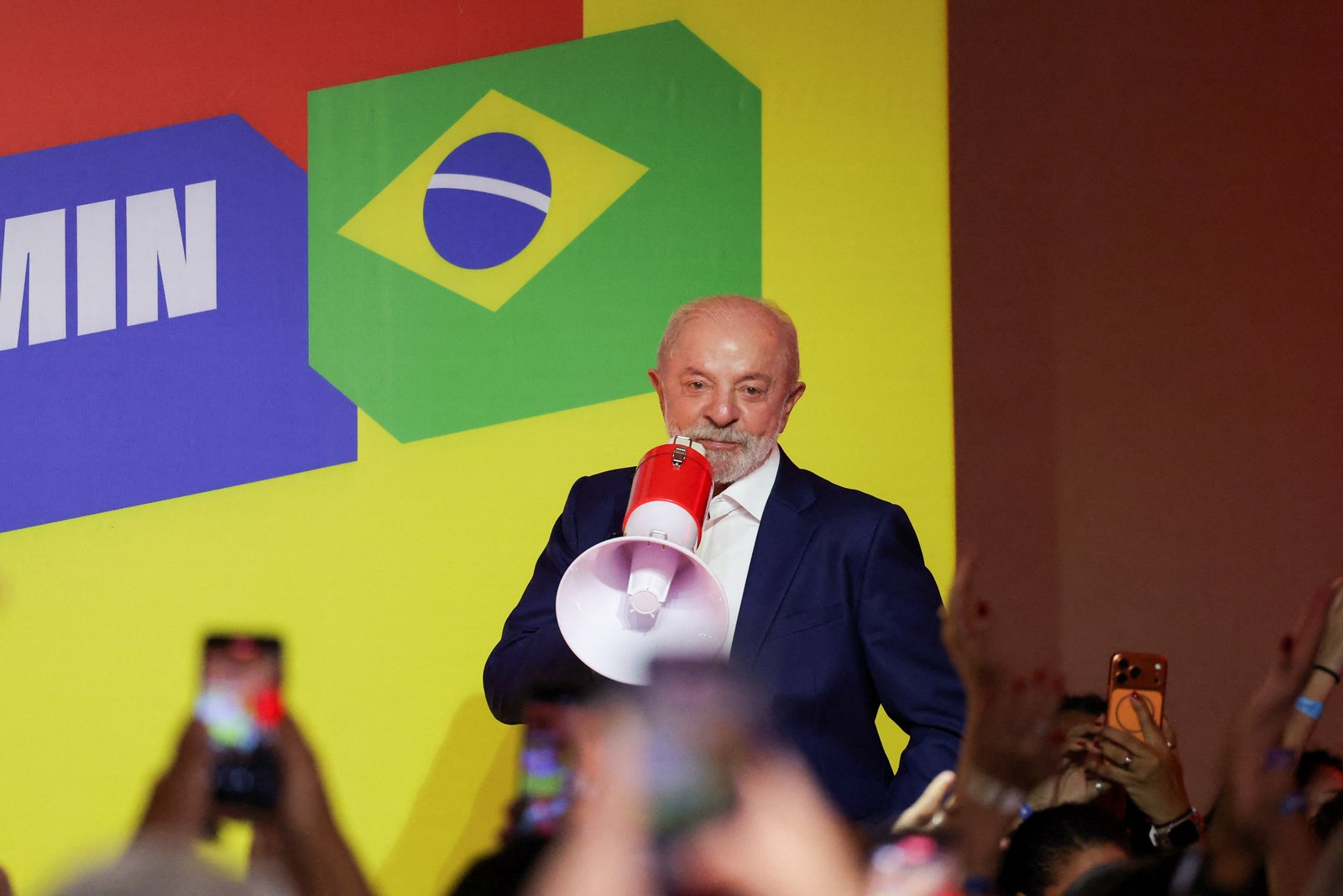Lula convoca reunião com aliados em Brasília para traçar estratégia para segundo turno