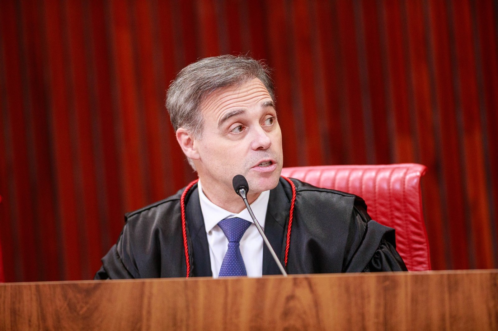 Mendonça proíbe PT de impulsionar vídeos que dizem que Flávio Bolsonaro é contra a escala 6x1