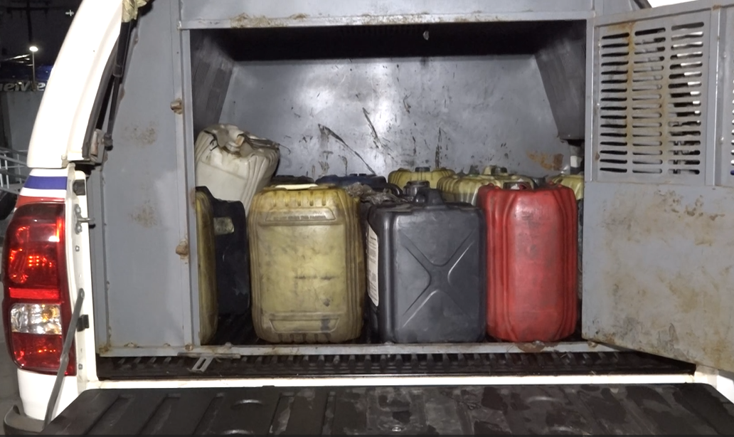 Polícia Militar apreende 15 galões de diesel escondidos em matagal na região de Pedrinhas