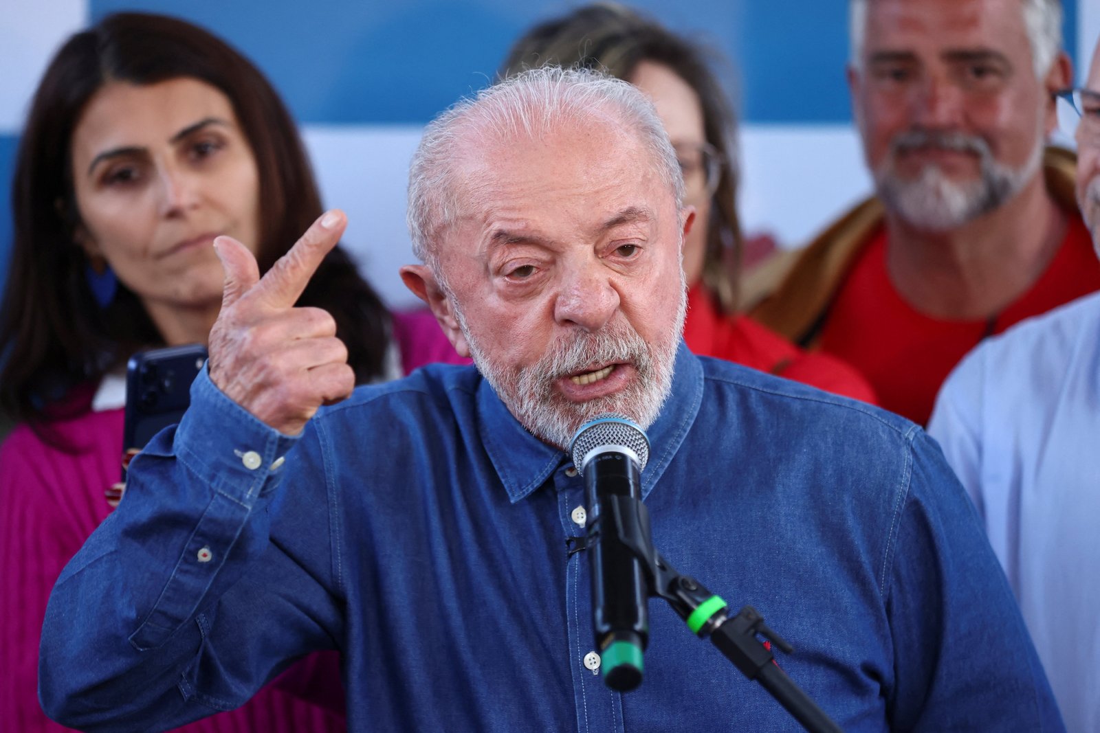 Lula protocola documento no TSE e no STF liberando divulgação de sigilos pessoais e de parentes condicionada à liberação dos sigilos de Flávio Bolsonaro