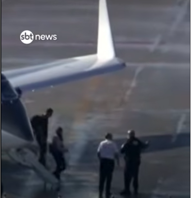 Flávio Bolsonaro e família desembarcam em Miami após saída do Brasil