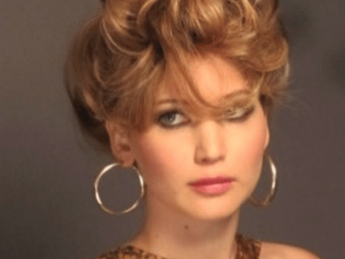 Jennifer Lawrence diverte fãs ao abrir álbum com "teste de penteados"; veja