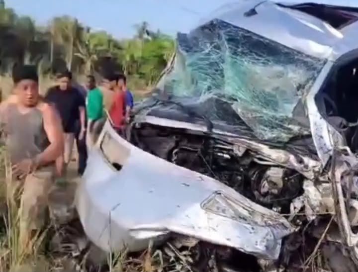 Batida entre van e carro deixa três mortos e dois feridos graves na BR-222, em Itapecuru-Mirim