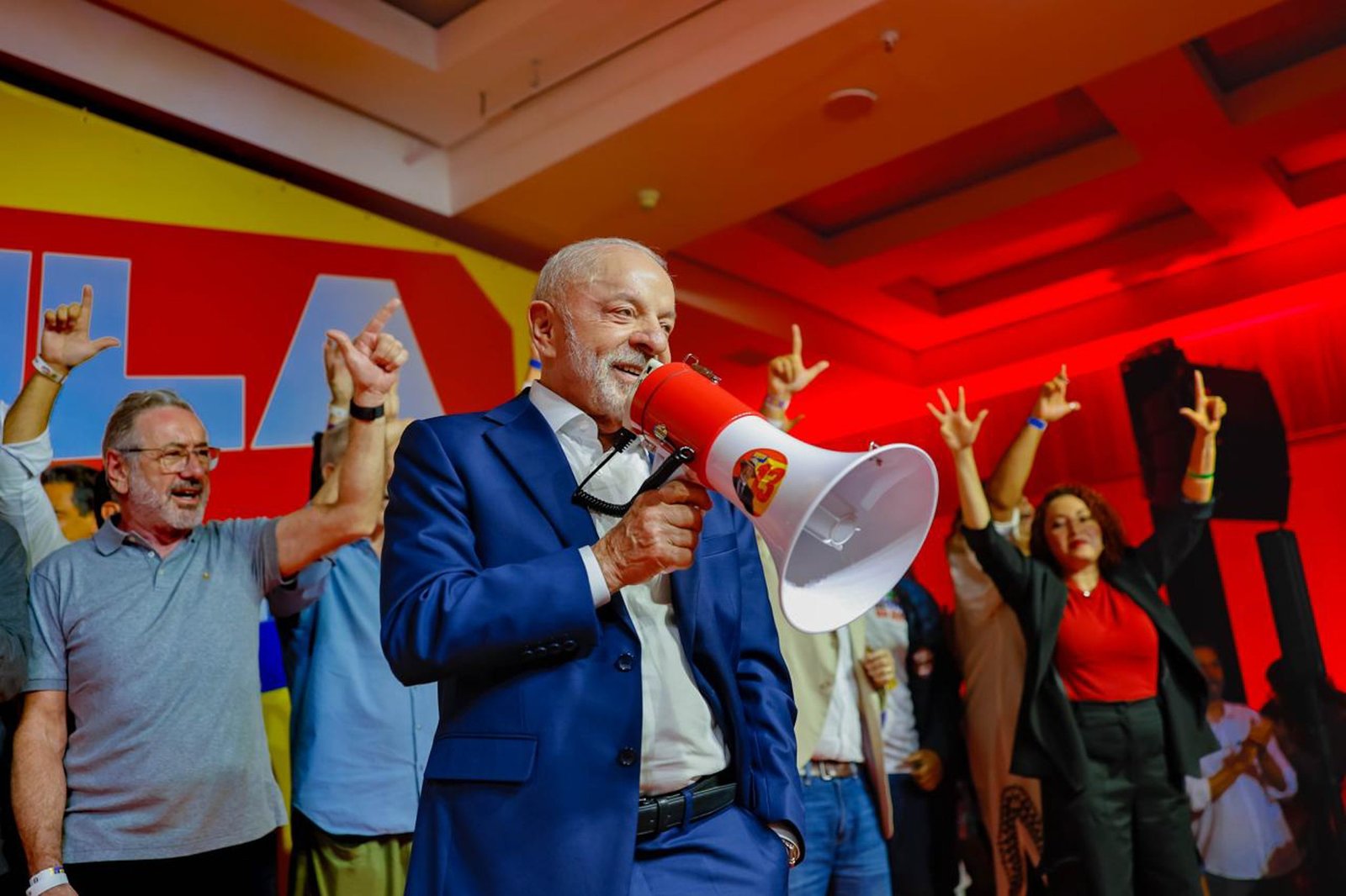 Lula diz que PL e Flávio não querem assumir compromisso com fim da escala 6x1 e defende votação