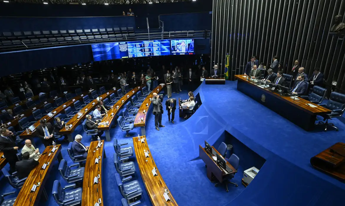 Senado vota hoje (14) PEC do fim da escala 6×1