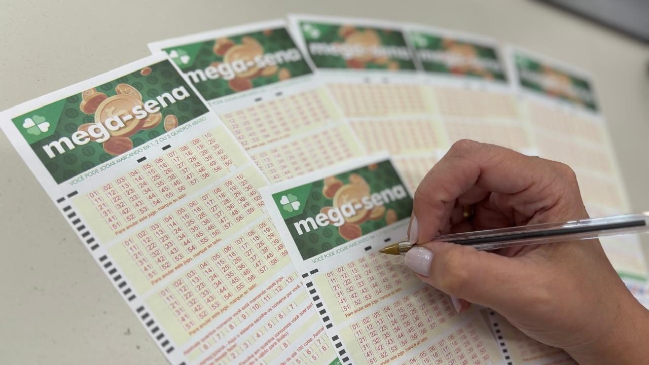 Mega-Sena premia 13 apostas do Paraná, mas ninguém acerta as seis dezenas e prêmio chega a R$ 230 milhões; veja cidades