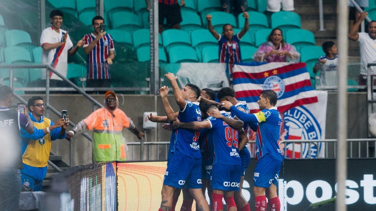 Em jogo de cinco gols, Bahia bate São Paulo e volta a vencer no Brasileirão