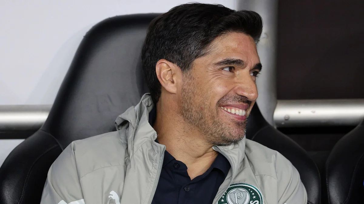 Abel completa 6 anos no Palmeiras em meio a trocas de técnicos nos rivais