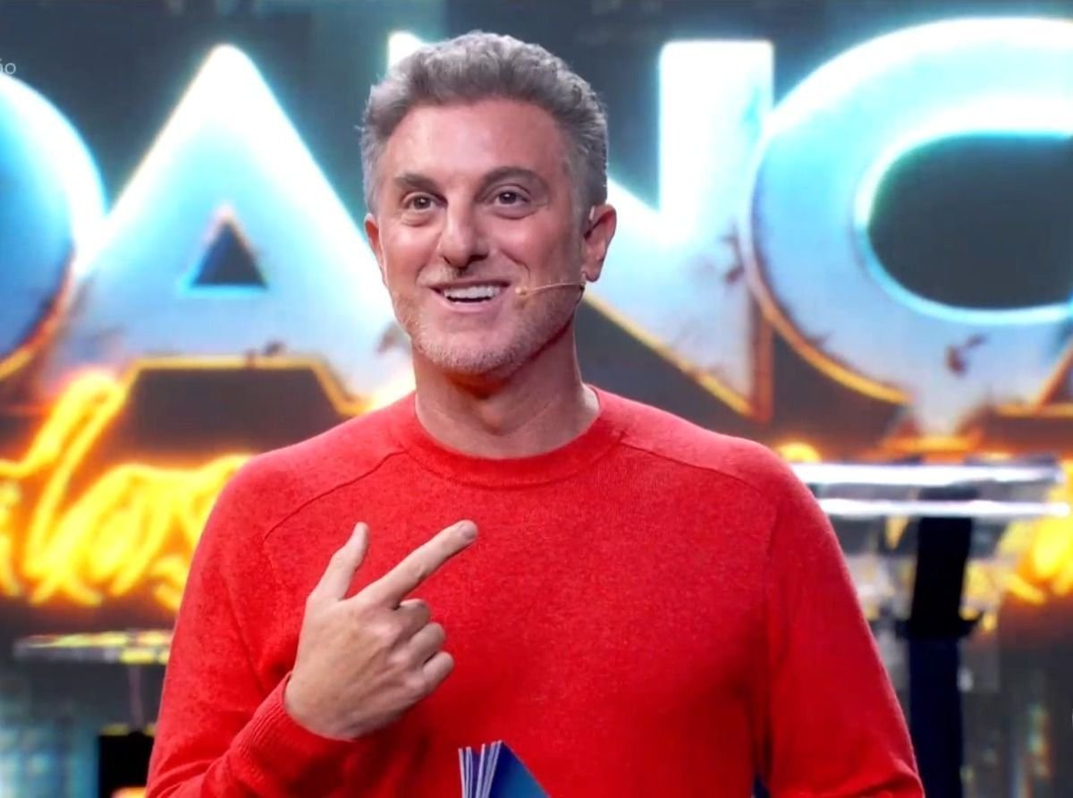 Luciano Huck mostra encontro inesperado com jiboia em sua mansão • Reprodução/TV Globo