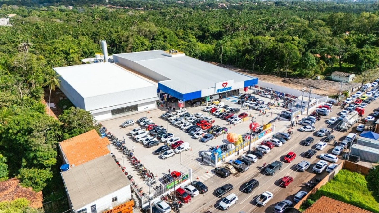 Bandidos invadem supermercado, rendem funcionários e roubam cofre na Estrada da Maioba, na Grande São Luís