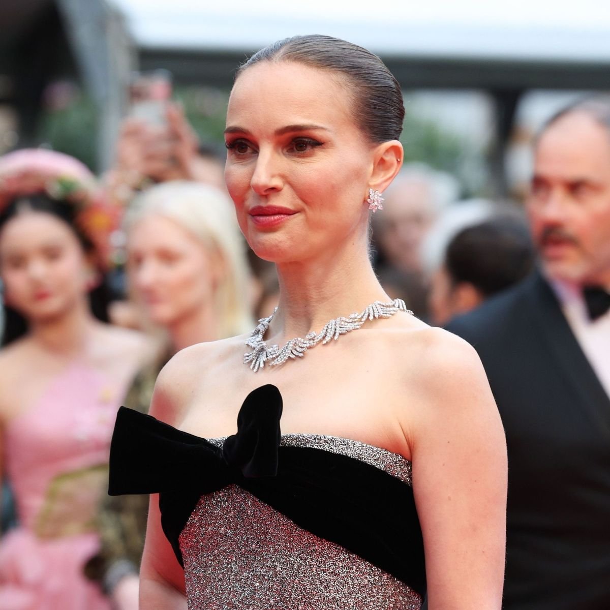 Natalie Portman no tapete vermelho da estreia de "Eddington" no Festival de Cannes • Tristan Fewings/Getty Images